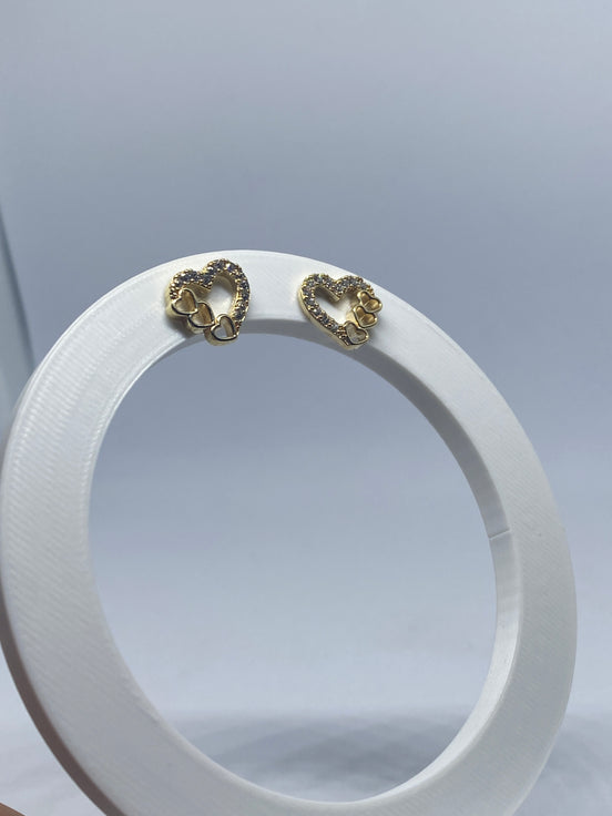 Brinco coração cravejado