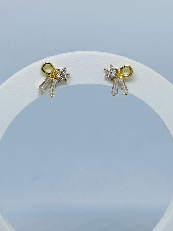 Brinco laço cravejado