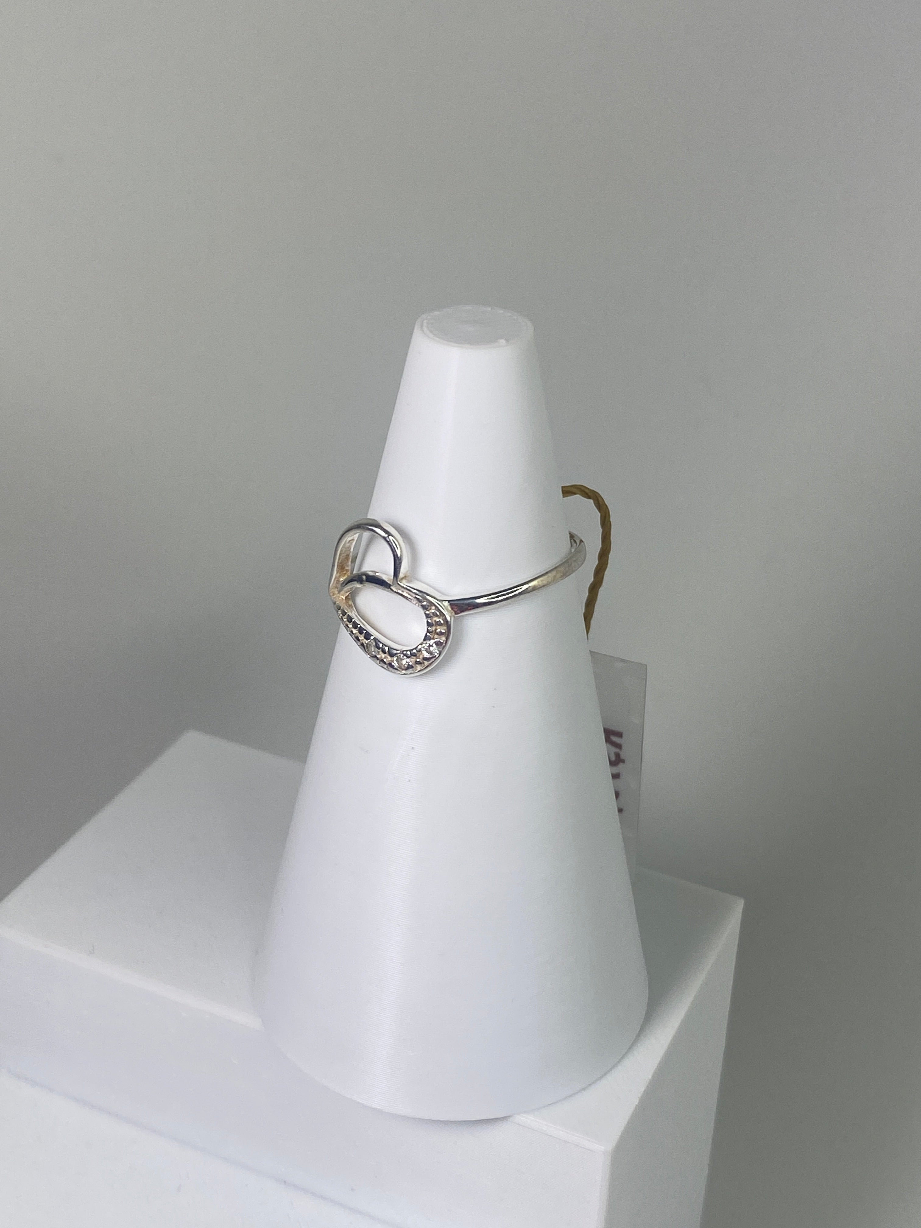 Anel coração cravejado
