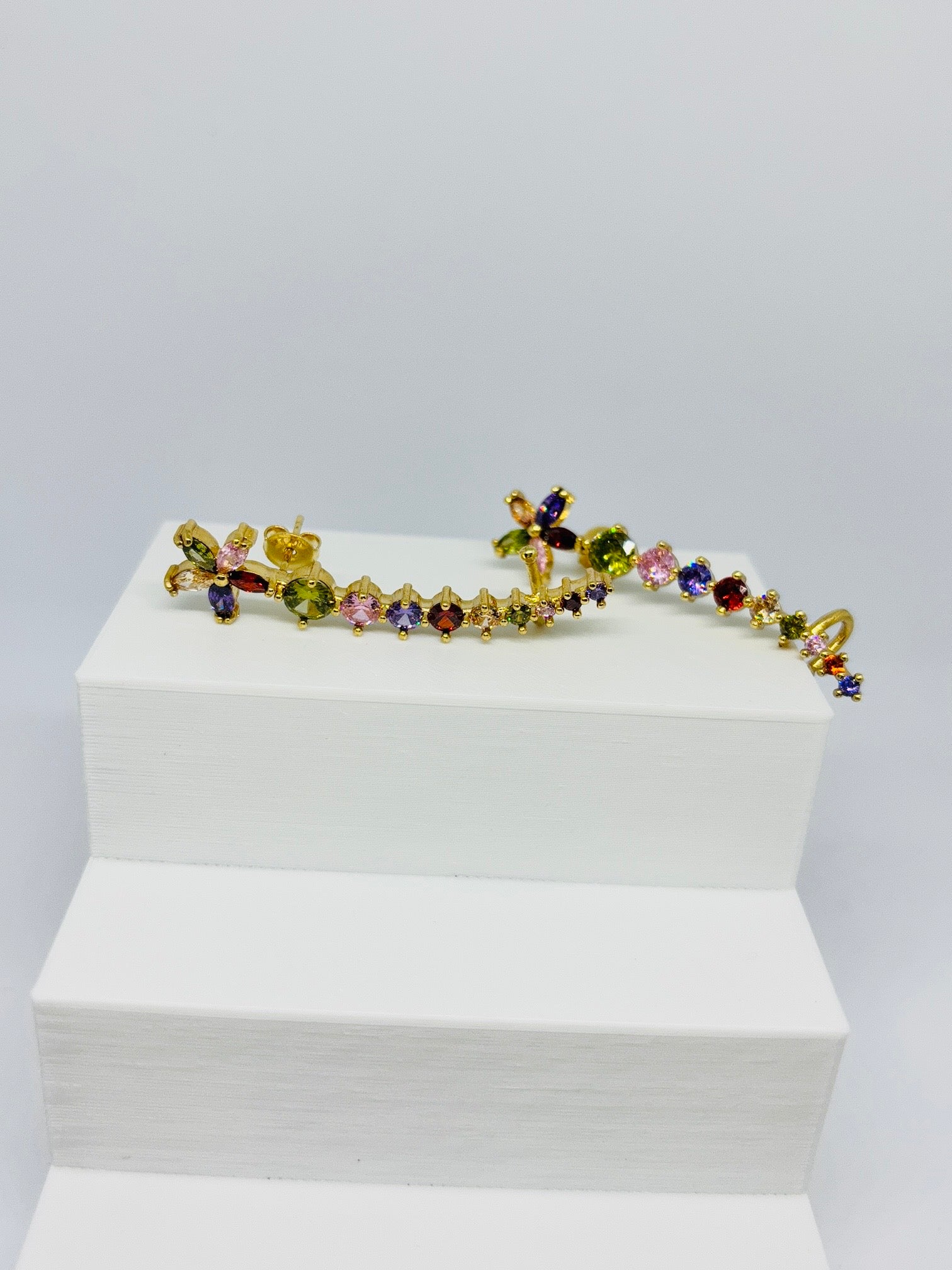 Brinco Ear Cuff Pedras preciosas