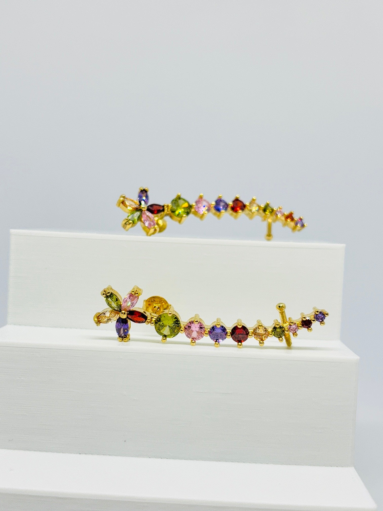 Brinco Ear Cuff Pedras preciosas