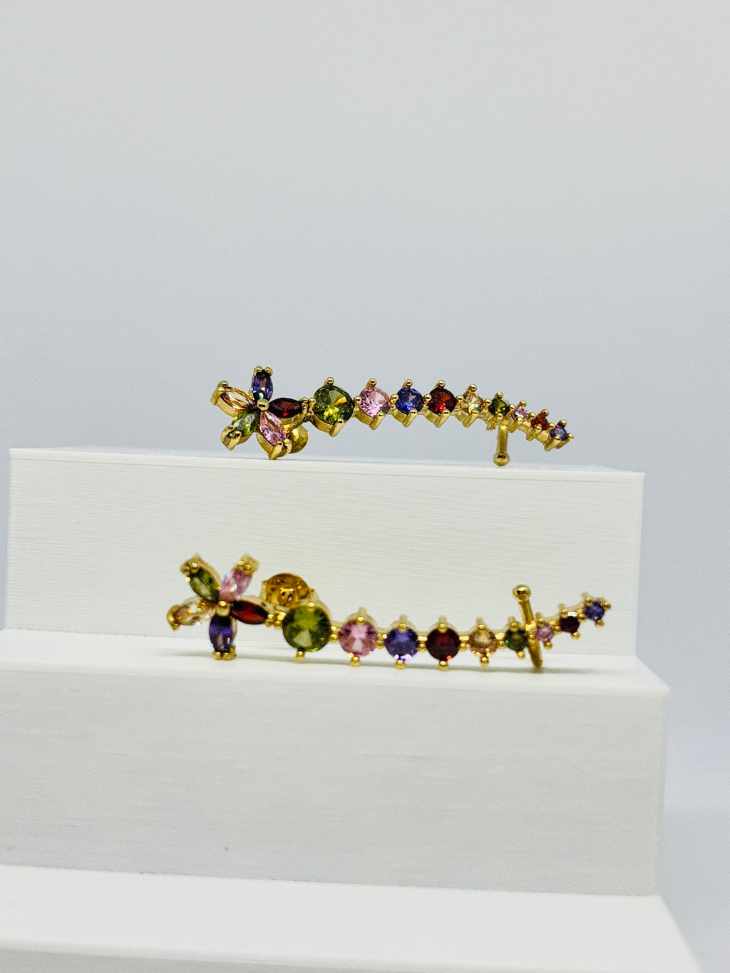 Brinco Ear Cuff Pedras preciosas