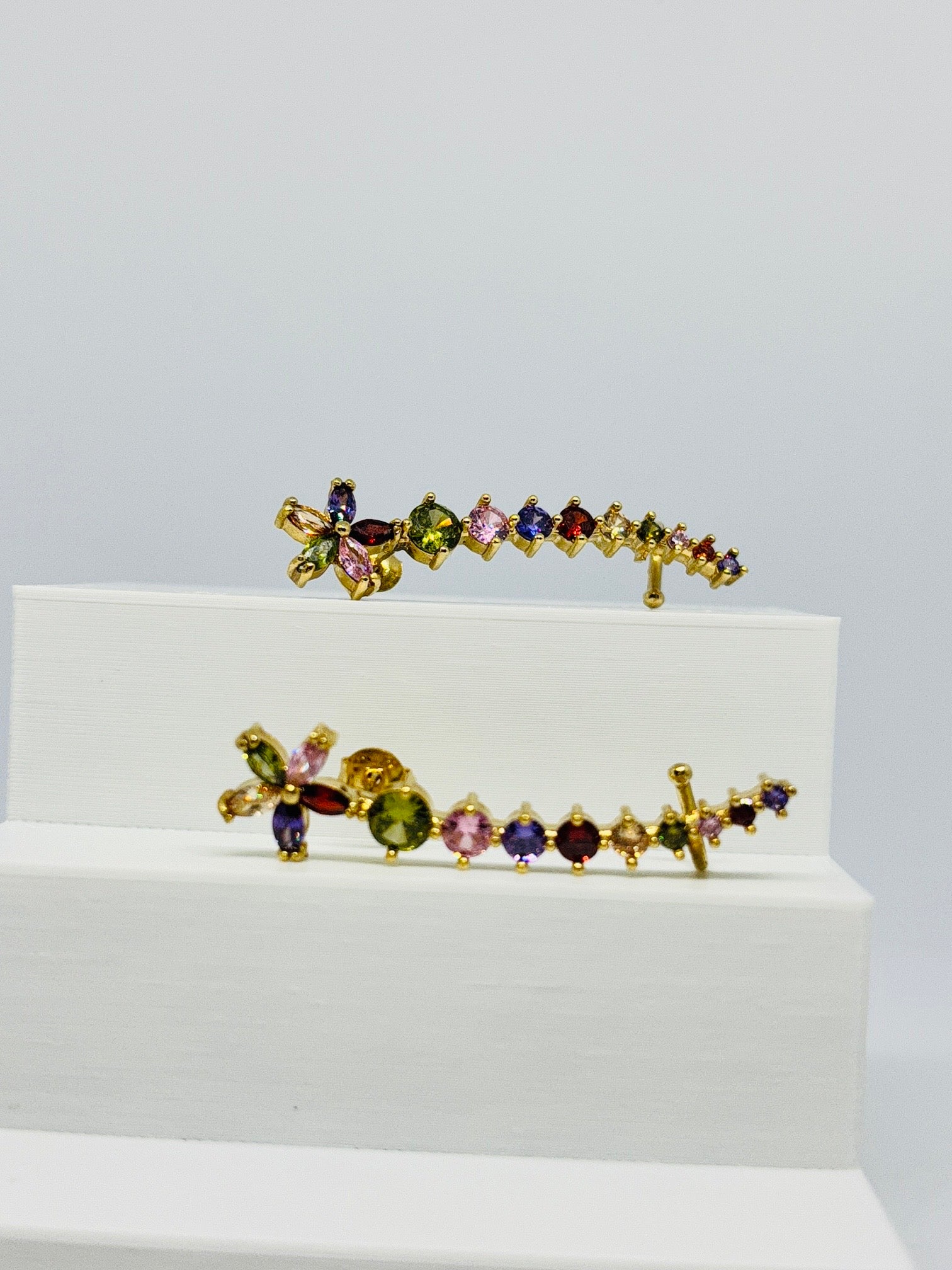 Brinco Ear Cuff Pedras preciosas