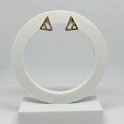 Brinco triangulo cravejado