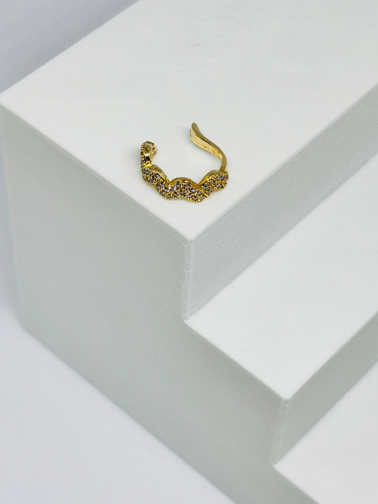 Brinco Piercing fake cravejado