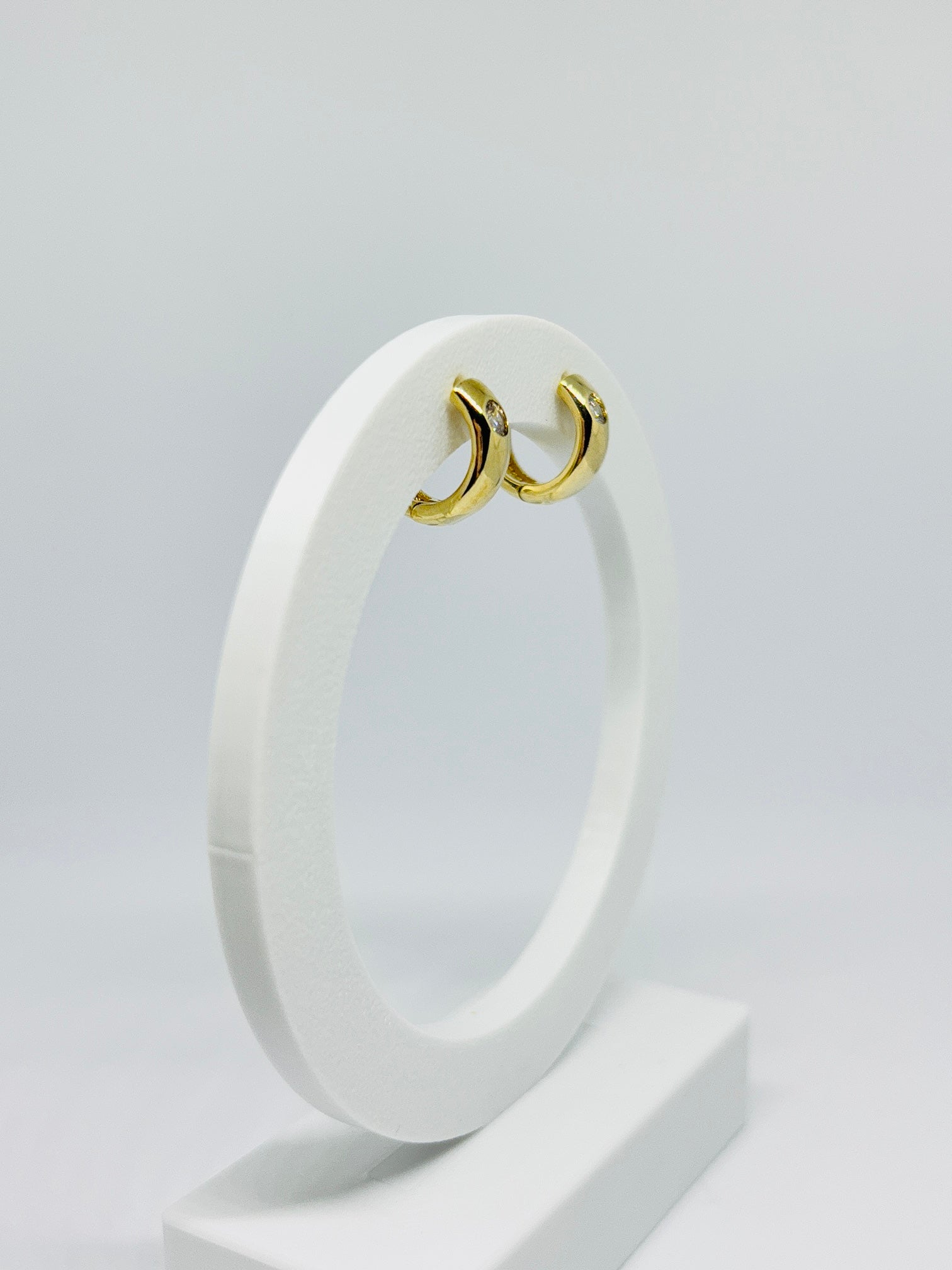 Brinco Argola com pedra