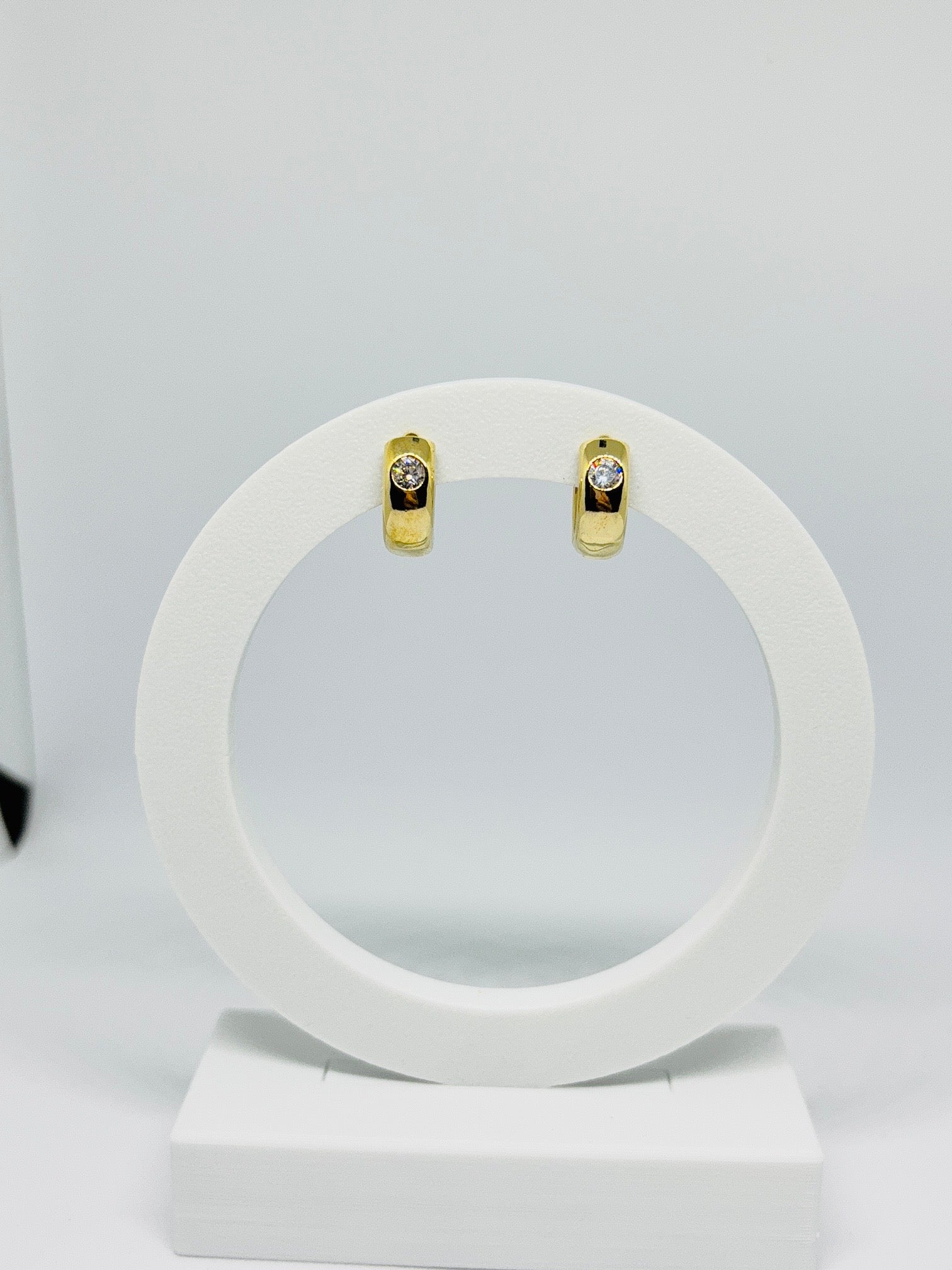Brinco Argola com pedra