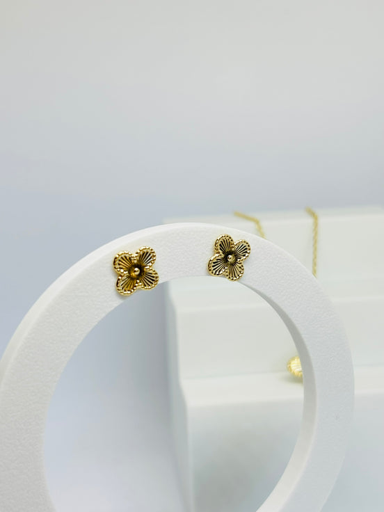 Conjunto trevo dourado minimalista