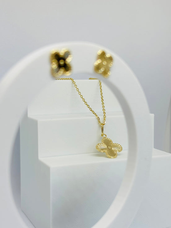 Conjunto trevo dourado minimalista